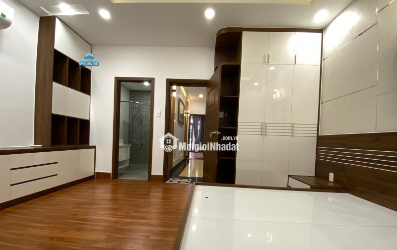 Chính chủ cần Bánnhà 66m 3 tầng 3 ngủ 3 wc pt sân phơi Hướng Đông tt Bìa nở hậu ngang 4,65m đuôi hơn 5m Giá 5 tỷ có thỏa thuậnLiên hệ Hoàng :